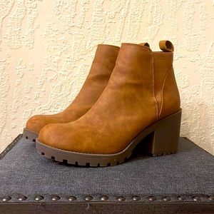 Block Heel Chelsea Boots Brown
